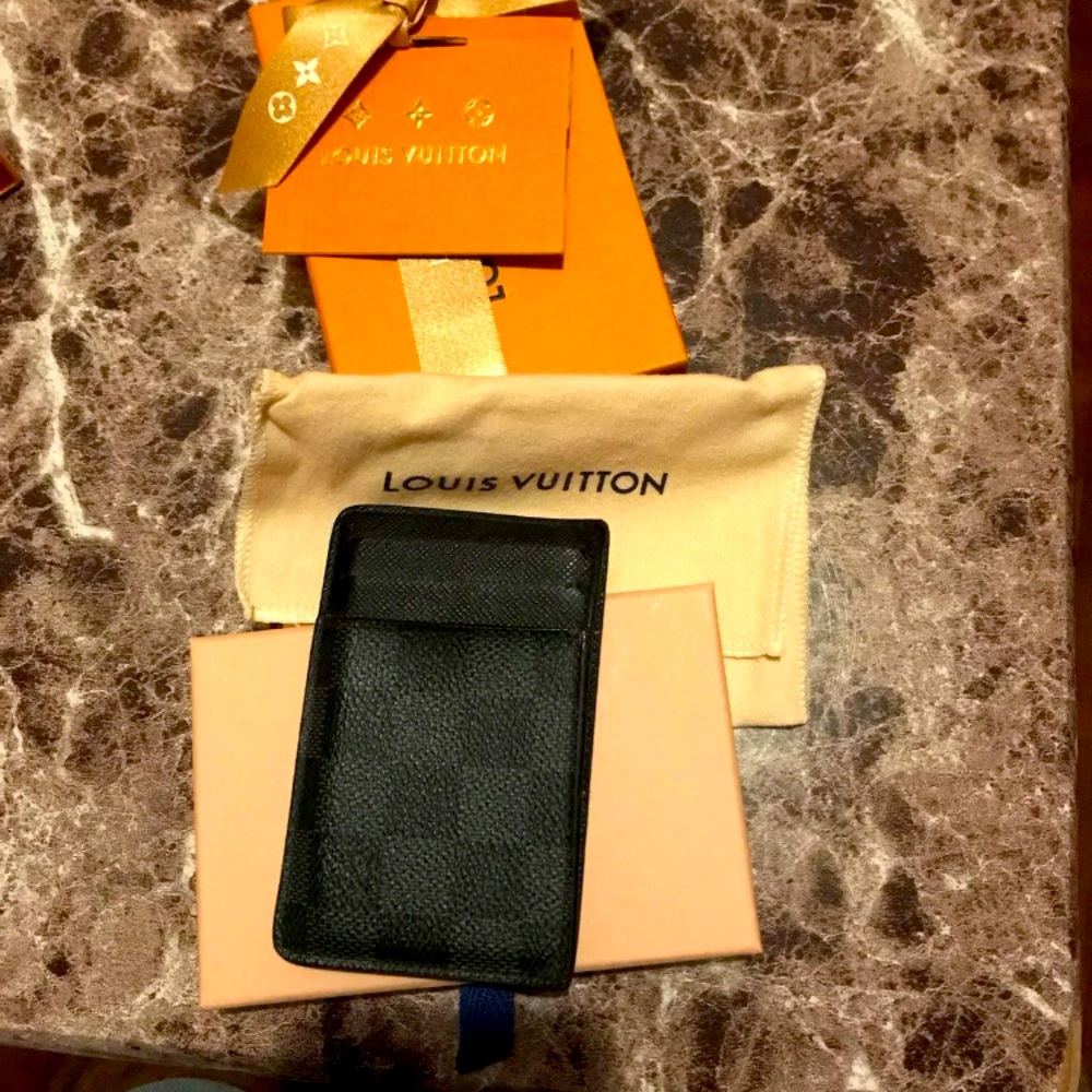 Louis vuitton card holder